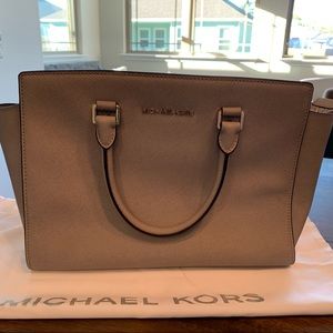Michael Kors Selma Bag (medium) light grey saffiano leather